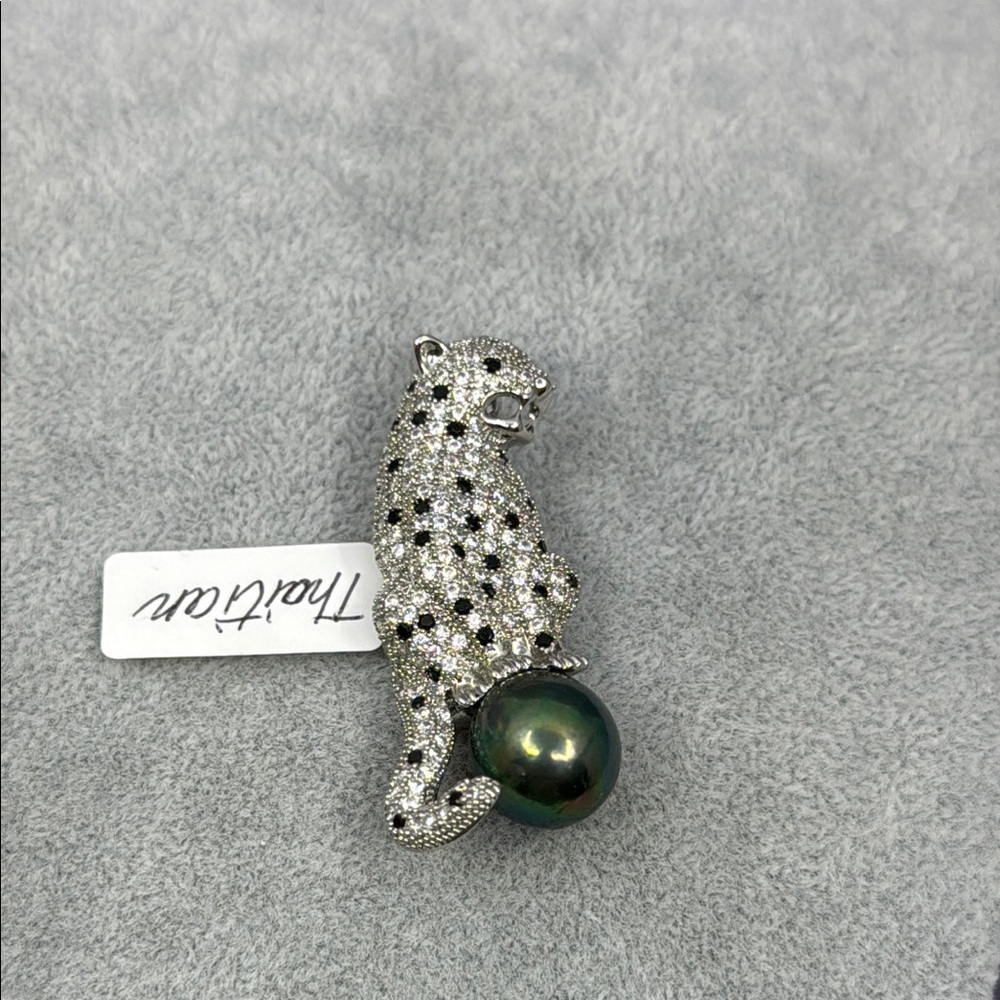 Silver and Black Panther Brooch with TahitianNatural Pearl